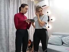 LICKING GIRLS FEET: foot mistress session