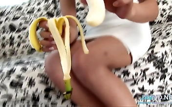 动漫 Sizzling Japanese Babe Eagerly Drinks Hot Cum Straight