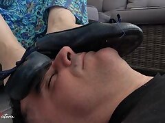 It's a hot day - FULL