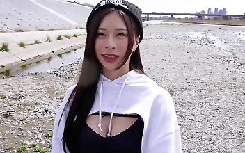 另类 Curvy Asian Babe Gives Sensual Head With Passionate