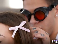 FreakyFembots - Nikki Nicole (25.09.08)