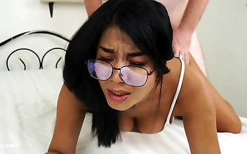 扒开 Irresistible Japanese Secretary Offers Sultry handjob