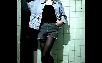 老师 Sizzling Asian Beauty Delivers Ecstasy in Steamy Hot