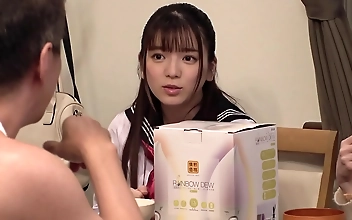 全黄 Asian Beauty Teases With Kisses Then Offers Sultry