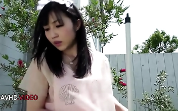 裸体 Cute Asian Beauty Teases Her Plump Breasts for
