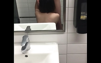 午夜 Sun-Kissed Seduction First Beach Encounter Caught on Camera!